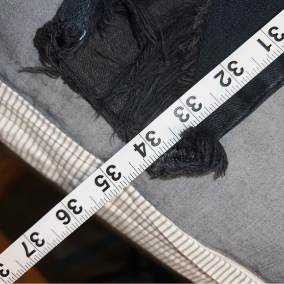 Black [BLANKNYC] the bond 25 jeans mid rise skinny with ripped flares on bottom - Picture 6 of 7